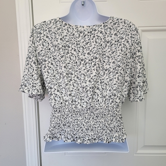 Melrose And Market V Neck Ruched Flutter Sleeve Floral Print Crop Top Size S - Picture 6 of 10